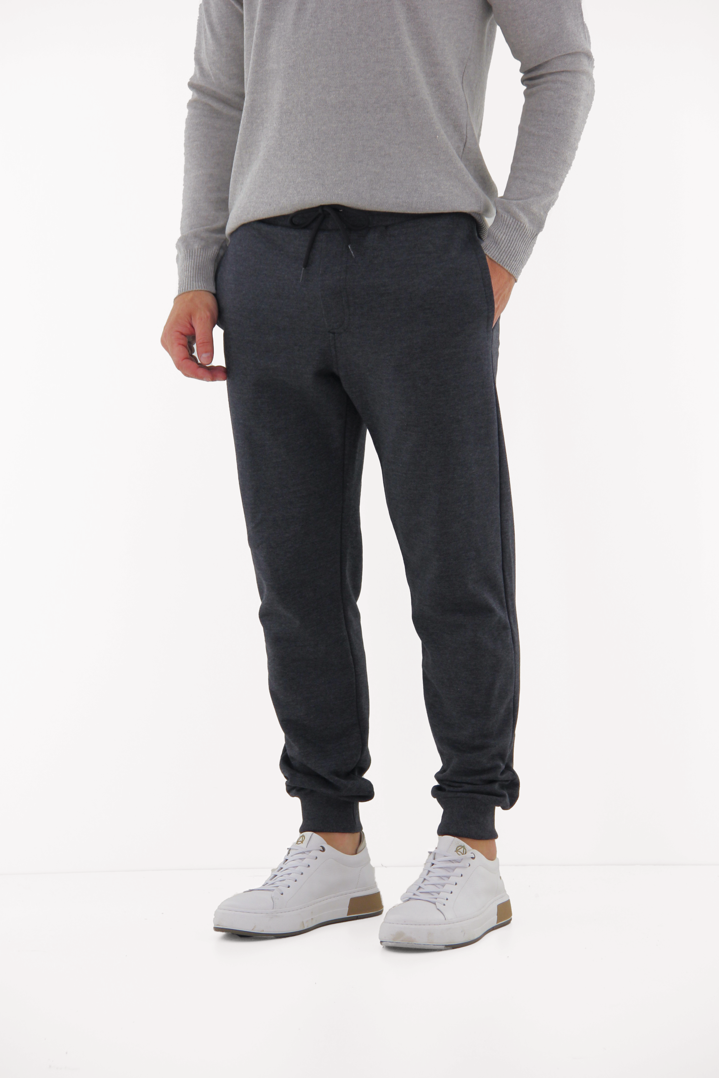 Vista alternativa de Calça Jogger em Moletom Penteado