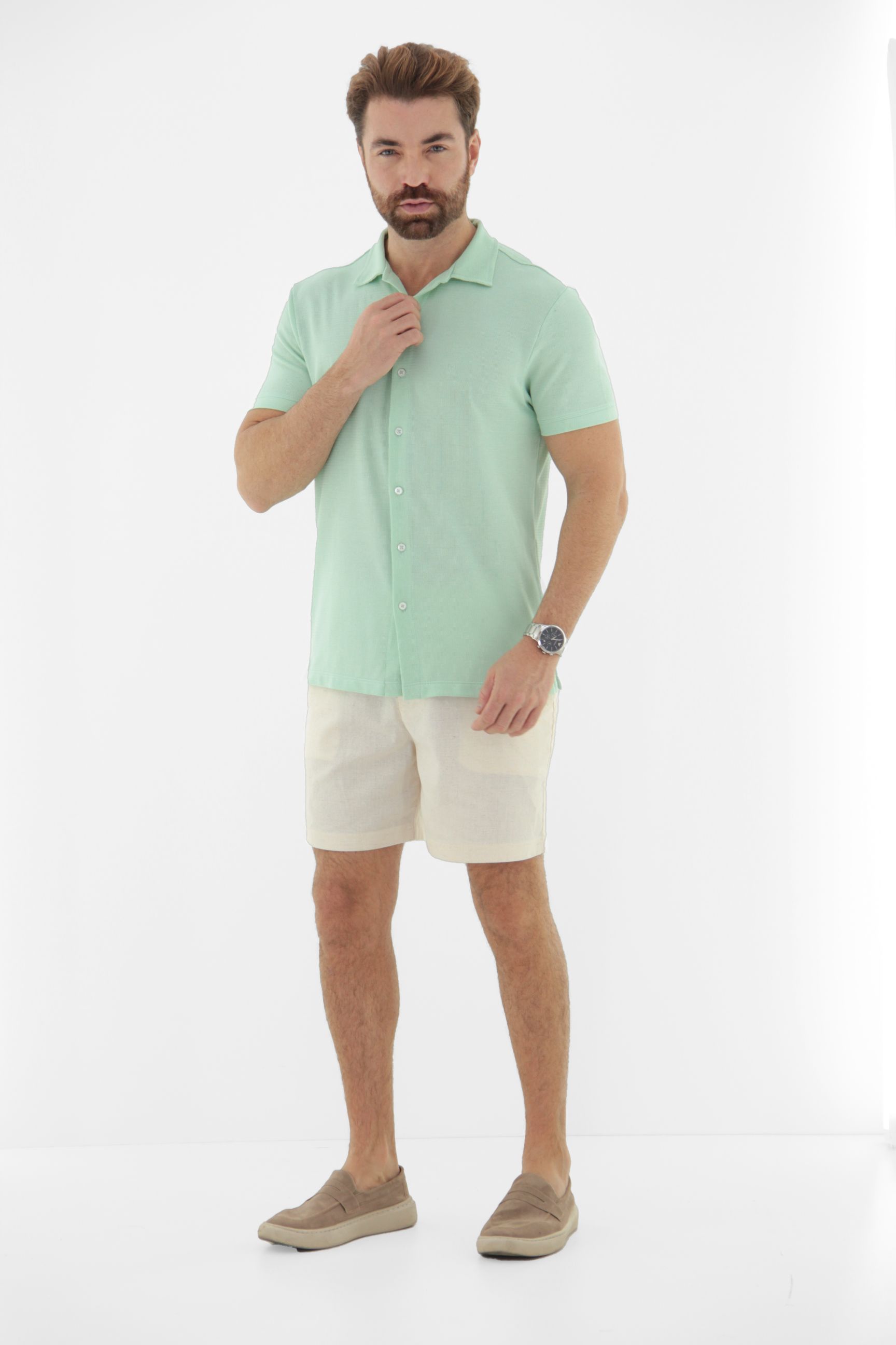Fotografia de Camisa Masculina Texturizada Aberta com Botões Linha Premium