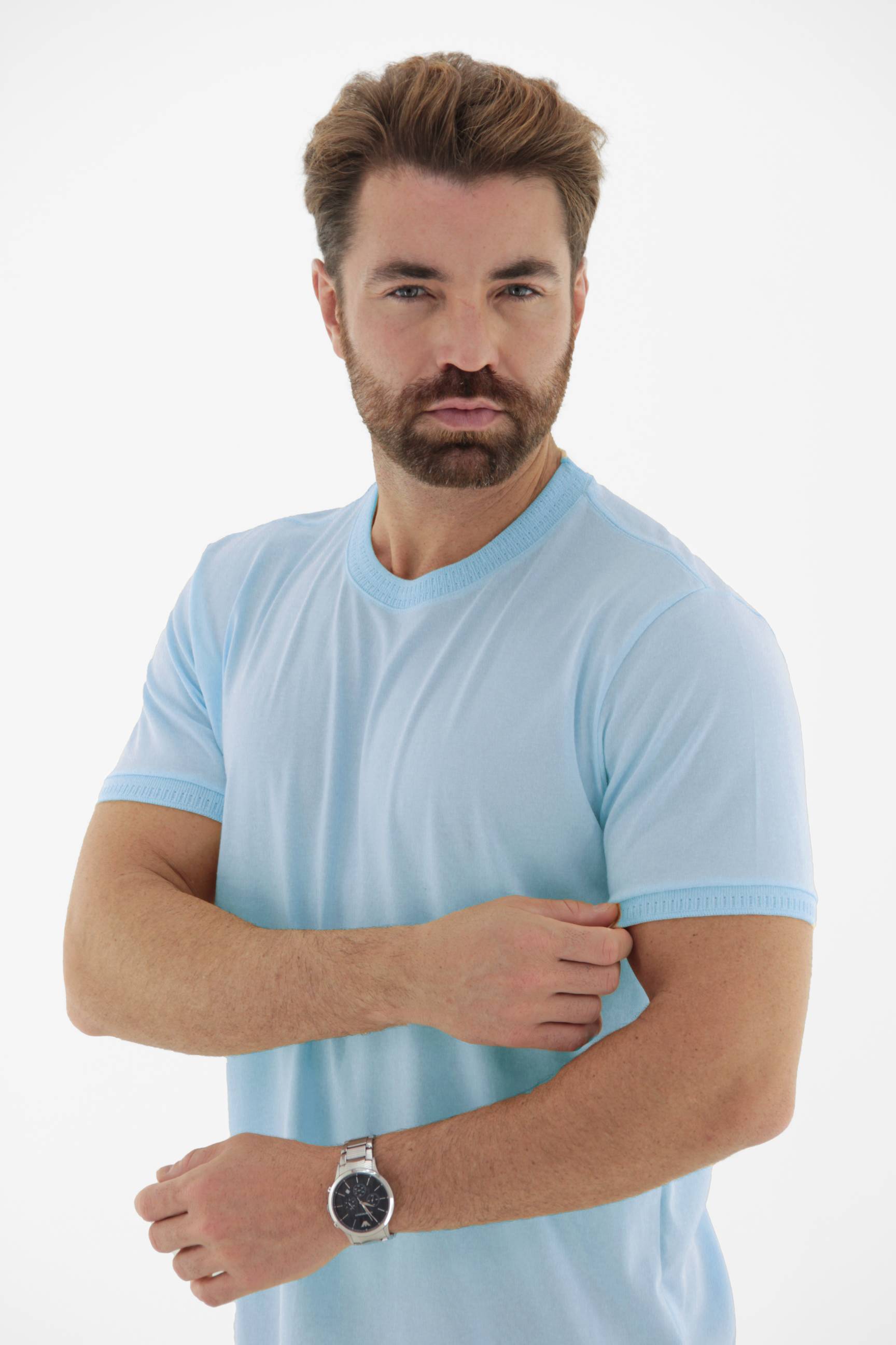 Vista lateral 1 do produto Camiseta T-Shirt Masculina com Acabamento na Gola e Punho em Retilínea