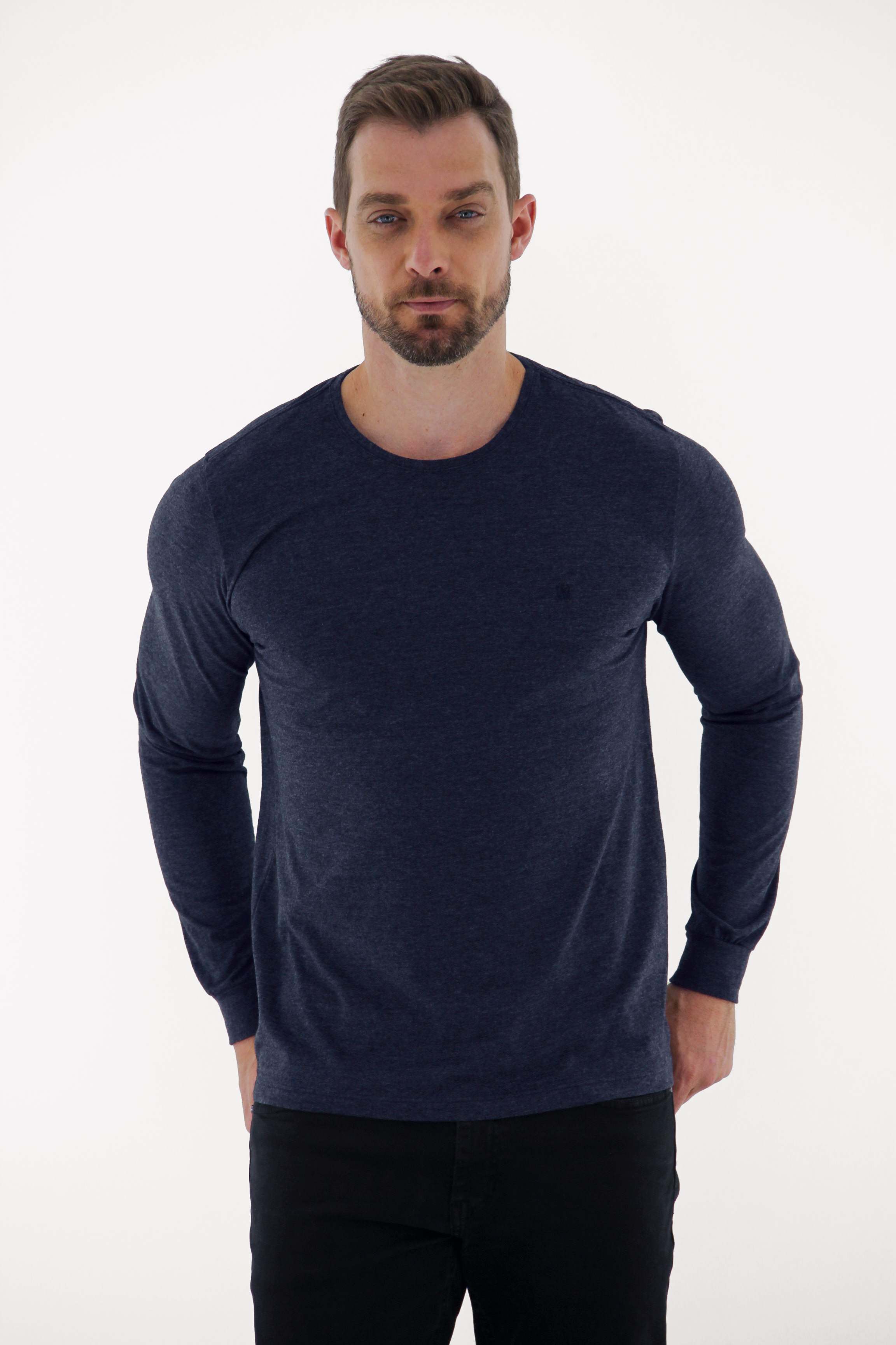 Vista lateral 4 do produto T-Shirt Básica Manga Longa Masculina